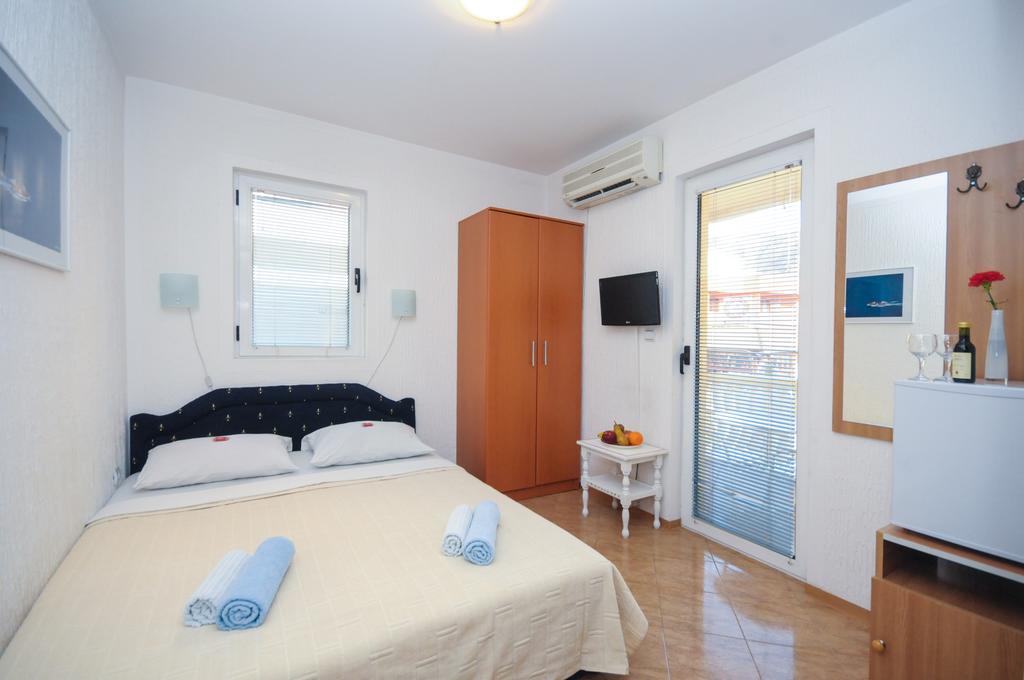 Budva Inn Guest House Ruang foto