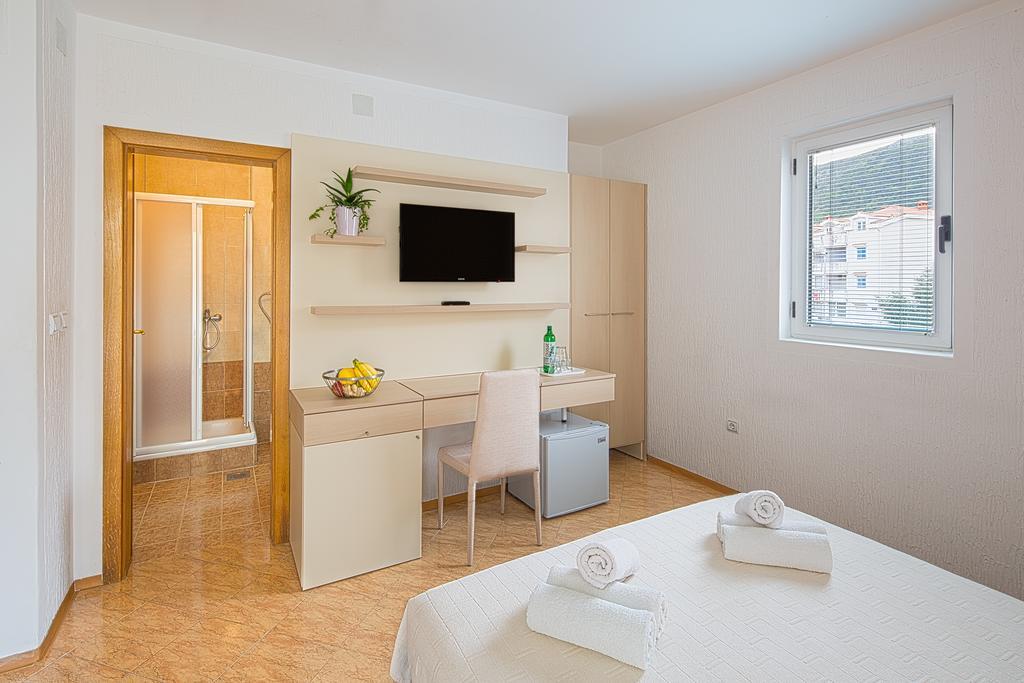 Budva Inn Guest House Bagian luar foto